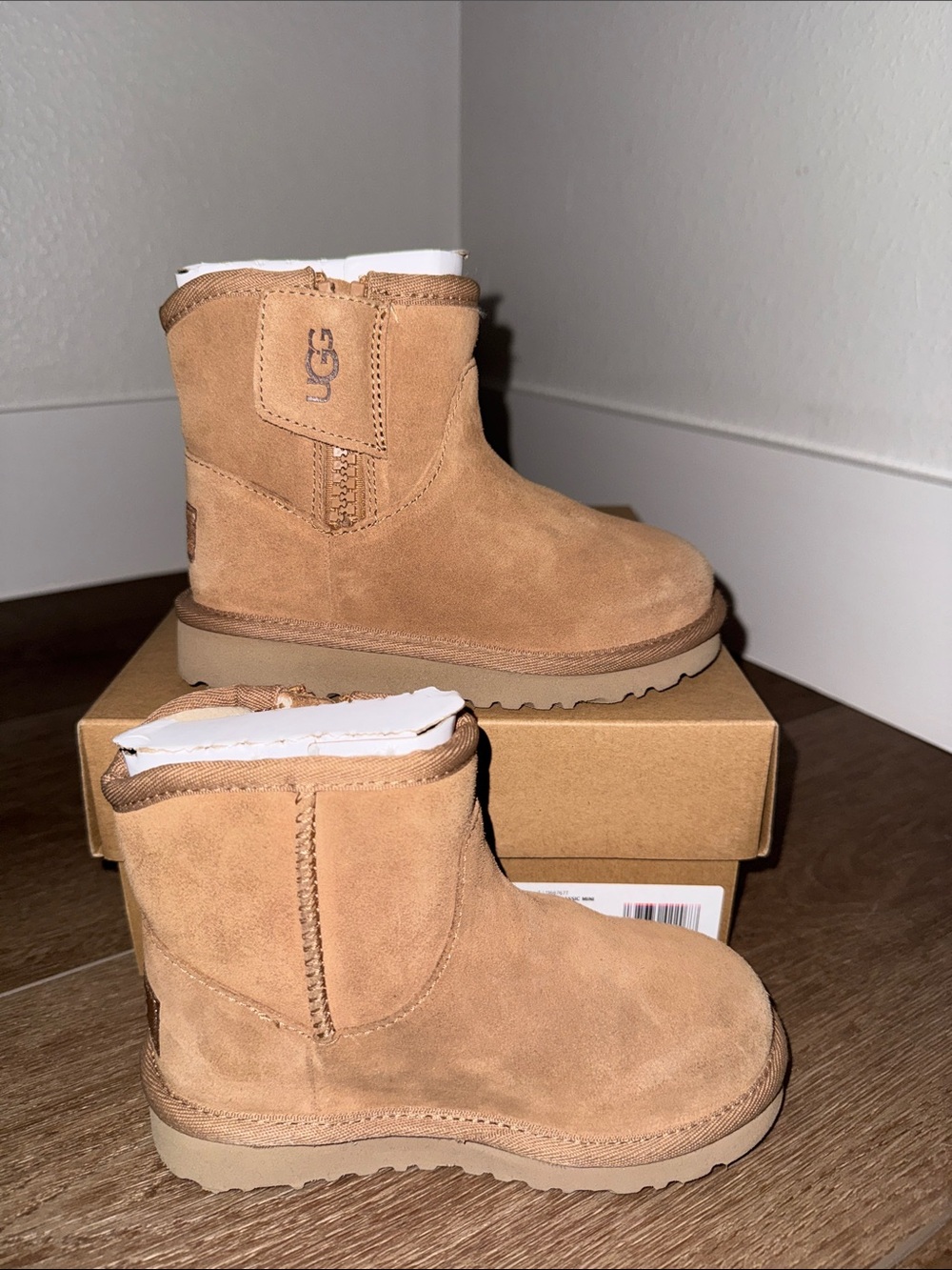 UGG Adri Classic Mini Boot Kids Toddler Girl Size 10 T - Picture 4 of 7